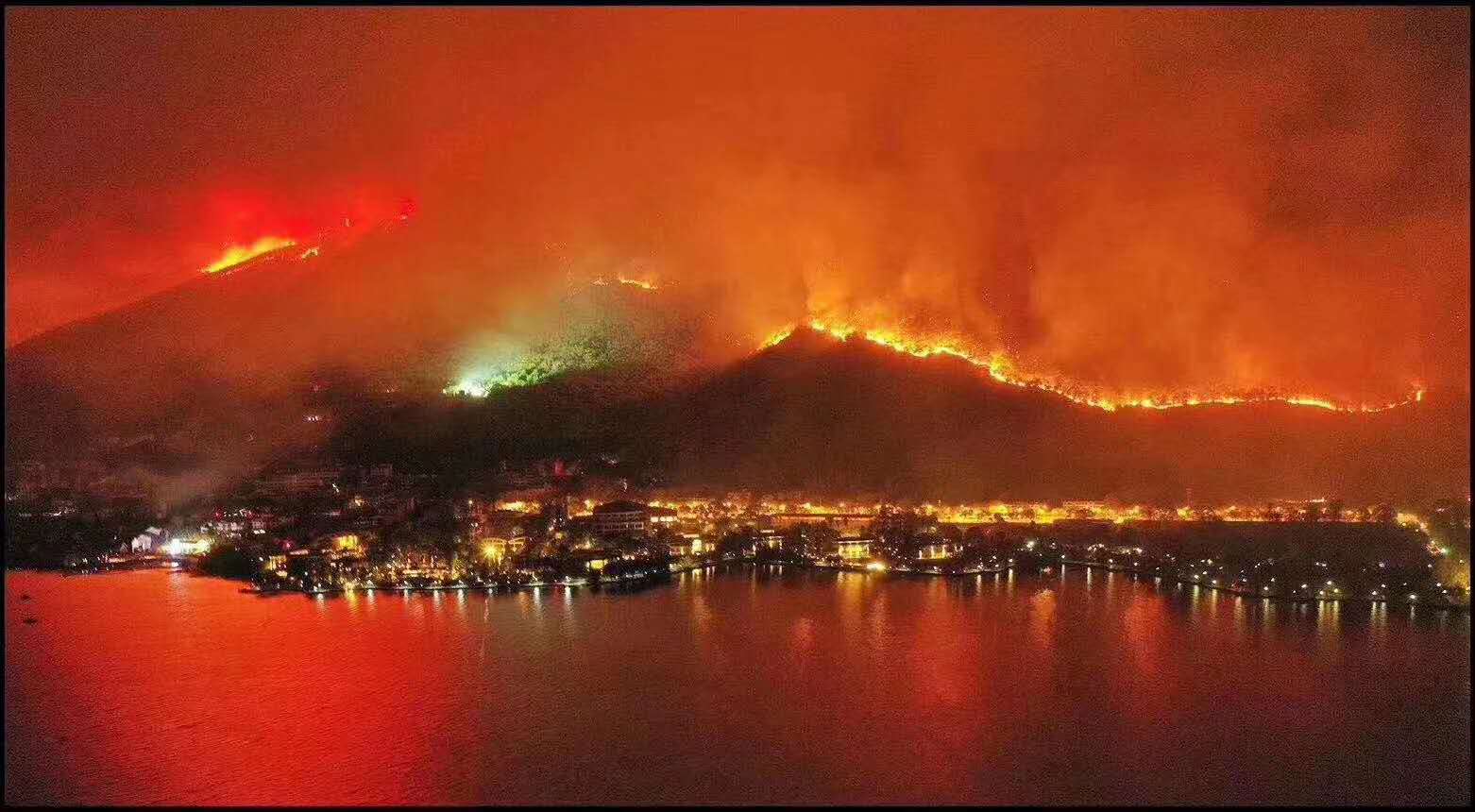 涼山西昌突發(fā)火災(zāi)，多次山體復(fù)燃，城區(qū)能看見(jiàn)明顯火線(xiàn)